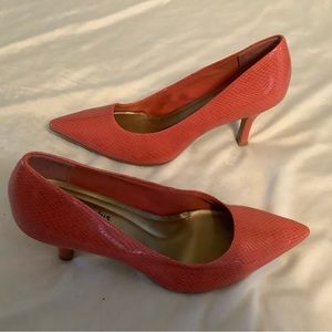Dress shoes Comfort plus woman’s shoes size 11 color salmon 🍣